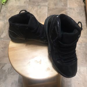 10.5 all black Jordan’s